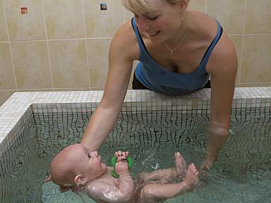 Plavání kojenců do 6 měsíců | Rodinné centrum Amálka